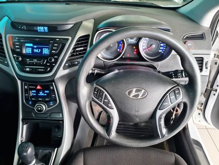 2016-Hyundai-Elantra-16-Premium_10