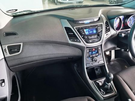 2016-Hyundai-Elantra-16-Premium_11
