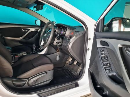 2016-Hyundai-Elantra-16-Premium_6