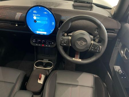 2025-MINI-Hatch-Cooper-S-Auto_14