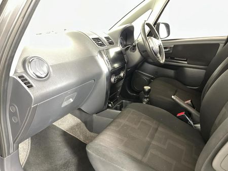 2012-Suzuki-SX4-20-AWD_8