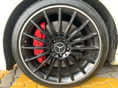 2014-Mercedes-AMG-CLA-45-AMG_13