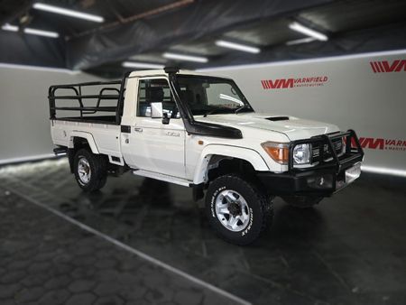 2015-Toyota-Land-Cruiser-79-45-4D-LX-V-Single-Cab_0