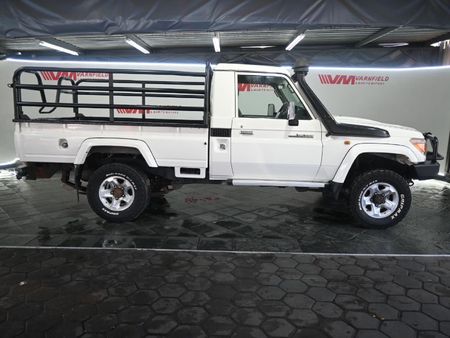 2015-Toyota-Land-Cruiser-79-45-4D-LX-V-Single-Cab_2