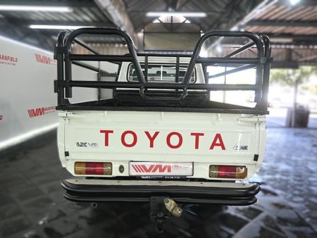 2015-Toyota-Land-Cruiser-79-45-4D-LX-V-Single-Cab_4