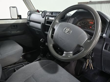 2015-Toyota-Land-Cruiser-79-45-4D-LX-V-Single-Cab_5