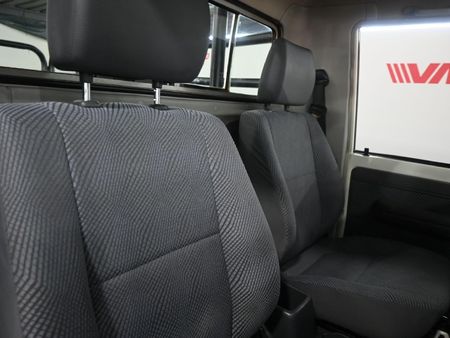 2015-Toyota-Land-Cruiser-79-45-4D-LX-V-Single-Cab_6