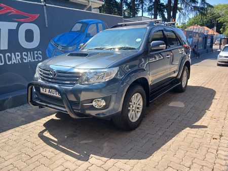 2013-Toyota-Fortuner-30-D-4D-Raised-Body-Auto_0