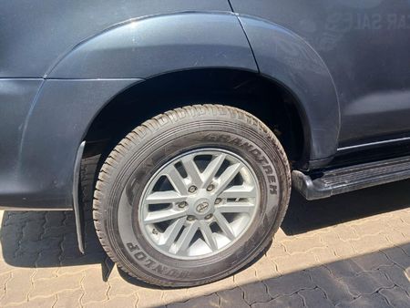 2013-Toyota-Fortuner-30-D-4D-Raised-Body-Auto_12