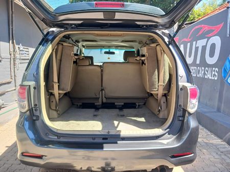 2013-Toyota-Fortuner-30-D-4D-Raised-Body-Auto_13