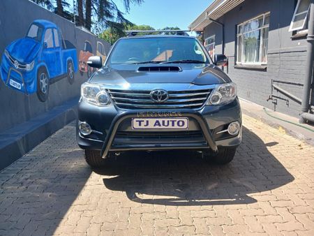 2013-Toyota-Fortuner-30-D-4D-Raised-Body-Auto_1