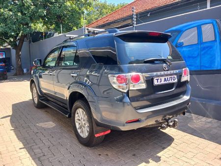 2013-Toyota-Fortuner-30-D-4D-Raised-Body-Auto_6