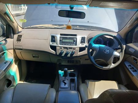 2013-Toyota-Fortuner-30-D-4D-Raised-Body-Auto_7