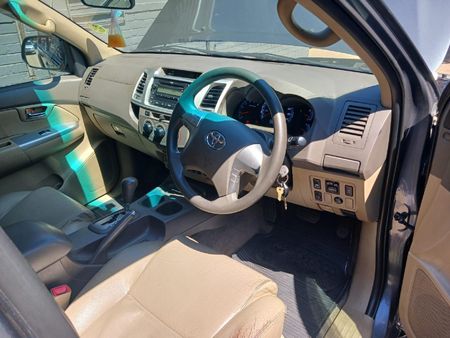 2013-Toyota-Fortuner-30-D-4D-Raised-Body-Auto_8