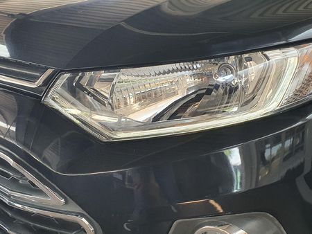 2013-Ford-EcoSport-10-EcoBoost-Titanium_14
