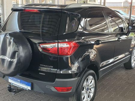 2013-Ford-EcoSport-10-EcoBoost-Titanium_6