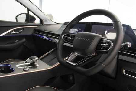 2025-Omoda-C5-15T-Luxury-S_14