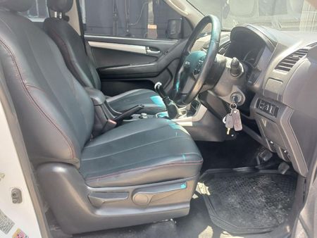 2015-Isuzu-KB-300-D-Teq-LX-4x4-Double-Cab_10