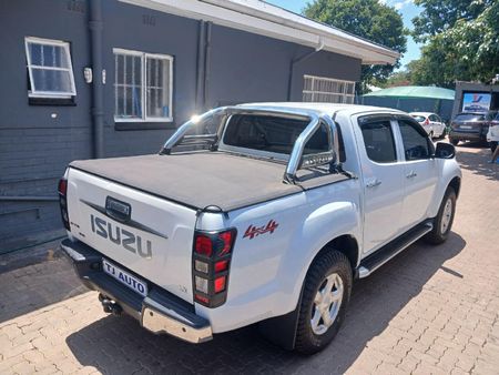 2015-Isuzu-KB-300-D-Teq-LX-4x4-Double-Cab_4
