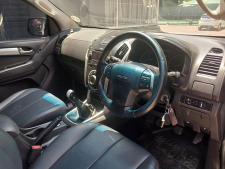 2015-Isuzu-KB-300-D-Teq-LX-4x4-Double-Cab_8