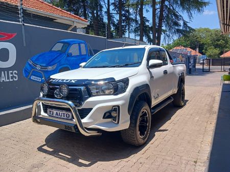 2017-Toyota-Hilux-24-GD-6-Raised-Body-SRX-Extended-Cab_0