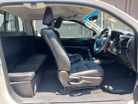2017-Toyota-Hilux-24-GD-6-Raised-Body-SRX-Extended-Cab_10