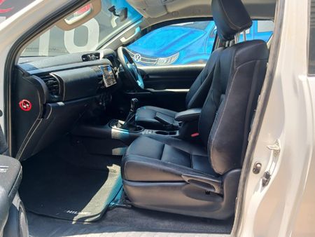 2017-Toyota-Hilux-24-GD-6-Raised-Body-SRX-Extended-Cab_11