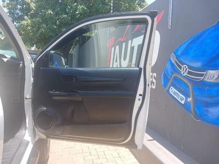2017-Toyota-Hilux-24-GD-6-Raised-Body-SRX-Extended-Cab_13