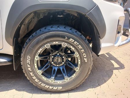 2017-Toyota-Hilux-24-GD-6-Raised-Body-SRX-Extended-Cab_16