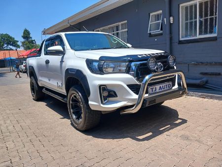 2017-Toyota-Hilux-24-GD-6-Raised-Body-SRX-Extended-Cab_2