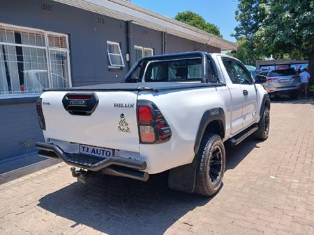 2017-Toyota-Hilux-24-GD-6-Raised-Body-SRX-Extended-Cab_4