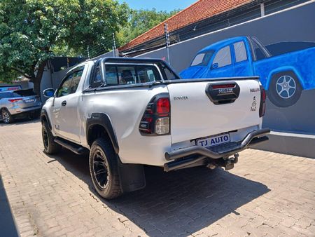 2017-Toyota-Hilux-24-GD-6-Raised-Body-SRX-Extended-Cab_7