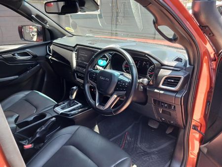 2023-Isuzu-D-Max-30-DDI-V-Cross-HR-4x4-Auto-Double-Cab_10