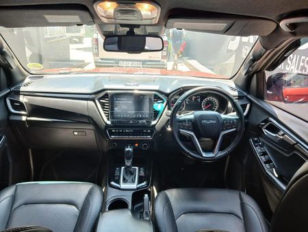 2023-Isuzu-D-Max-30-DDI-V-Cross-HR-4x4-Auto-Double-Cab_11