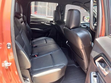 2023-Isuzu-D-Max-30-DDI-V-Cross-HR-4x4-Auto-Double-Cab_12