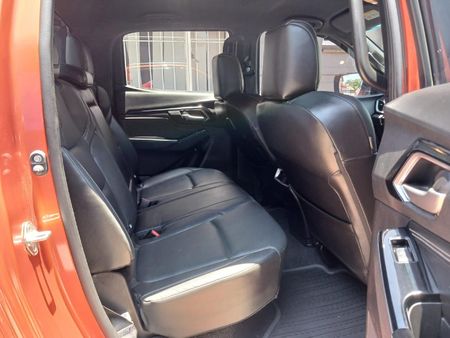 2023-Isuzu-D-Max-30-DDI-V-Cross-HR-4x4-Auto-Double-Cab_13