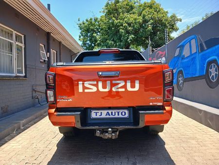 2023-Isuzu-D-Max-30-DDI-V-Cross-HR-4x4-Auto-Double-Cab_4