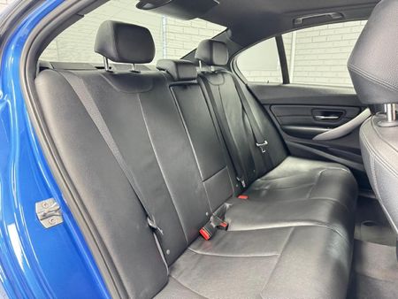 2013-BMW-3-Series-320i-M-Sport-Auto_11