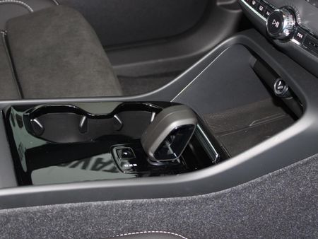 2024-Volvo-C40-Recharge-Twin-Pure-Electric_11