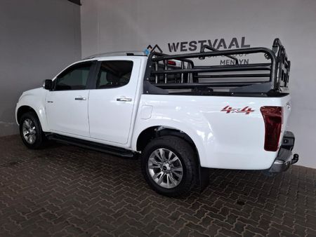 2020-Isuzu-D-Max-300-LX-4x4-Double-Cab_11