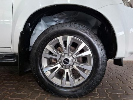 2020-Isuzu-D-Max-300-LX-4x4-Double-Cab_19