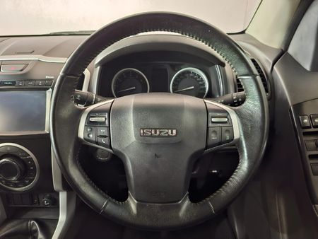 2020-Isuzu-D-Max-300-LX-4x4-Double-Cab_8