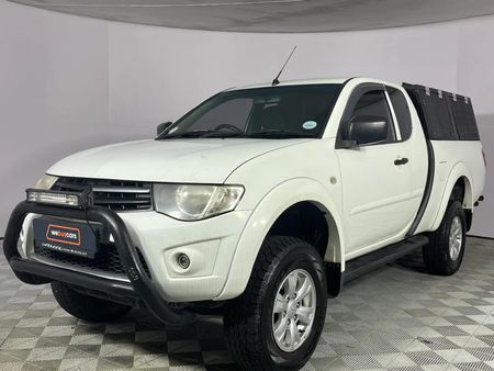 2014-Mitsubishi-Triton-25-DI-D-ClubCab-Single-Cab_0