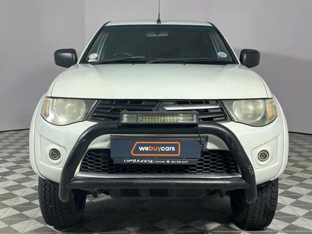 2014-Mitsubishi-Triton-25-DI-D-ClubCab-Single-Cab_10