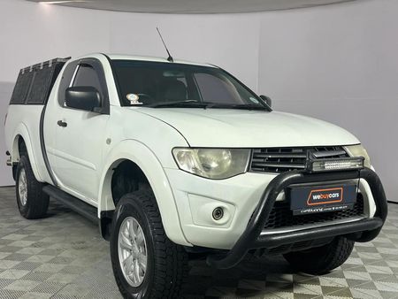 2014-Mitsubishi-Triton-25-DI-D-ClubCab-Single-Cab_11