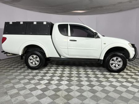 2014-Mitsubishi-Triton-25-DI-D-ClubCab-Single-Cab_12