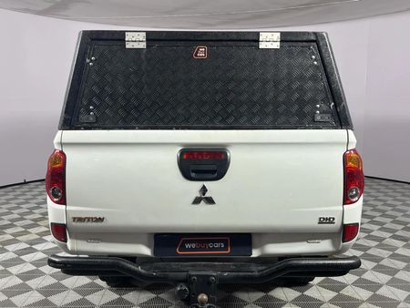 2014-Mitsubishi-Triton-25-DI-D-ClubCab-Single-Cab_13