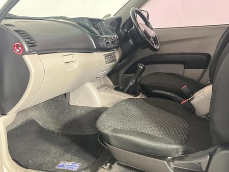 2014-Mitsubishi-Triton-25-DI-D-ClubCab-Single-Cab_6