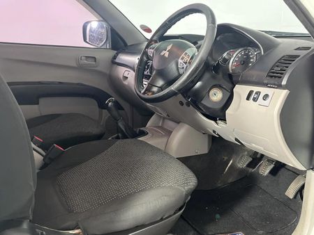 2014-Mitsubishi-Triton-25-DI-D-ClubCab-Single-Cab_7