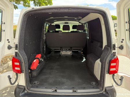2018-Volkswagen-Transporter-T6-Crew-Bus-20-TDI-LWB-75kW-Panel-Van_10